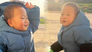 The older brother hit his twin brother, and the other hit back immediatel#cutebaby#funnyvideos#smile