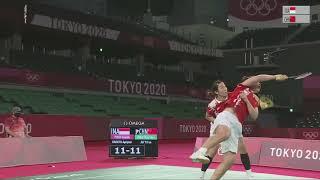 Olympic moment broken racket  Jia Yi Fan