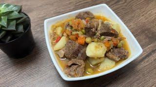  “Exquisito Guiso de Carne con Verduras y Hierbas Aromáticas”