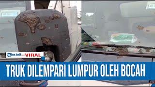 VIDEO SEBUAH TRUK DILEMPARI LUMPUR OLEH BOCAH SAAT MELINTAS DI JALAN VIRAL, POLISI BERI PENJELASAN