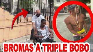 Veamos a Triple Bobo  le regala 9 mil pesos a un necesitado