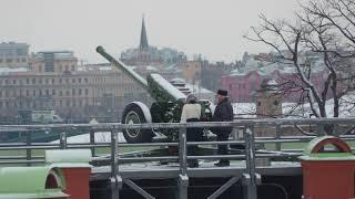 Выстрел пушки на Петропавловской крепости