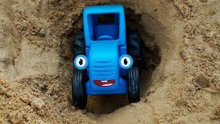 Поиграем в Синий Трактор - Трактор и подружка Мила играют в детской песочнице