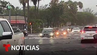 Las principales arterias de Miami se encuentran inundadas y hay autos varados | Noticias Telemundo