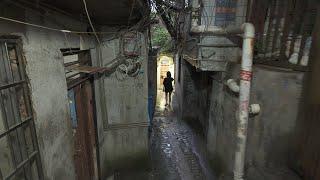 China's Urban Village Walk. Dark alleys and shabby noisy streets. Meikuang Village, Guiyang City・4K