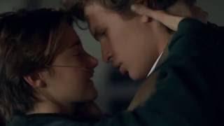 The Fault in Our Stars : Shailene Woodley kissing Ansel Elgort