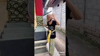 Story WA (Nenek-nenek joget lucu)