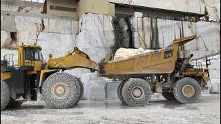 Massive Caterpillar & Komatsu Wheel Loaders Moving Marble Blocks in a Quarry – Birros Quarries