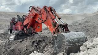 Big Bucket Giant Hitachi Excavator Working