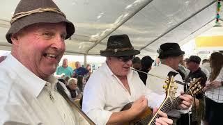 "Wo der Wildbach rauscht" singen die "Gasteiner Buam" beim Kirchtag in Bad Hofgastein!