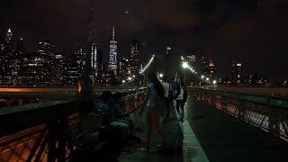 ⁴ᴷ Walking the Brooklyn Bridge to Manhattan in New York City at Night