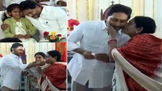 YS Jagan Christmas Celebrations With YS Vijayamma @ Pulivendula Church | Manastars