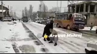 Funny news reporter | Kashmiri funny news reporter in snow | Snowfalll in Kashmir reports