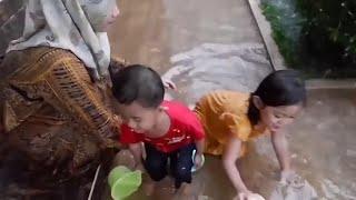 TERAS RUMAH KU BANJIR ️ KARENA HUJAN DERAS | Salsa and family