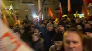 Ludzie krzyczą: sam się zlikwiduj, Sienkiewicz sam się zlikwiduj | Protest w Poznaniu przed TVP