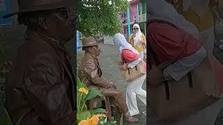 Ciuman pertama dengan patung hidup #shorts #prank #shortsvideo #funny