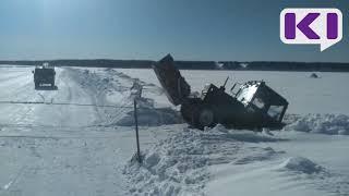 На переправе в Печоре под лед провалился трактор
