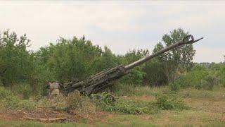 Ukrainian forces fire U.S. M777 howitzers at Russian positions