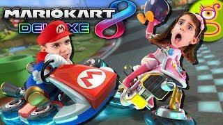 Lara VS Nico jugando al Mario Kart 8 Deluxe de la Nintendo Switch