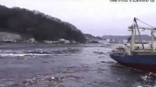 UNSTOPPABLE TSUNAMI IN JAPAN DRAGS SHIPS