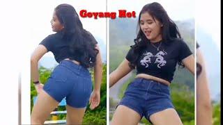 Goyang hot || wanita cantik ini goyang pinggul paling keren #shorts #shortsvideo