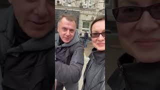 Приветик вам от Игоря Петренко. Вез дочку на самокате