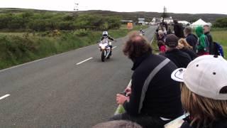 Randy Mamola and Kevin Schwantz popping wheelies at Creg-Ny-Baa