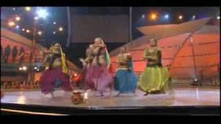 Rangeelo maro dholna - American girls - Indian performance