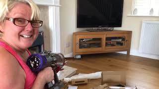 Dyson V10 Cyclone Absolute Vacuum Cleaner. Unpacking and Review.