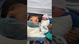 This newborn baby knew who her mom is ️