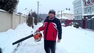 Воздуходуйка STIHL SH86 в снегу