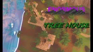 BUILDING AN ENORMOUS TREEHOUSE! Fortnite