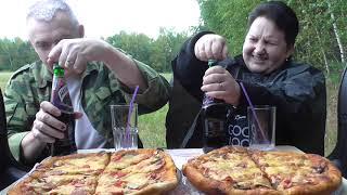 MUKBANG RUSSIA|ДОМАШНЯЯ ПИЦЦА ДРИЦАУМЦАЦА и ОЛАААЛААА НА ПРИРОДЕ|PIZZA|ЛИМОНАД