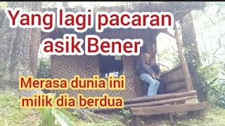 Ngintip Yang lagi, Asik Berduaan Di Gubuk Bambu