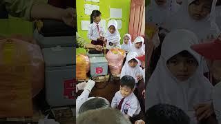 reaksi lucu anak kami saat mau disuntik-imunisasi campak kelas 1 #sekolahramahanak #sekolahsehat