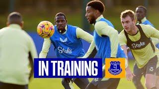 EVERTON GEAR UP FOR CHELSEA CHALLENGE | IN TRAINING