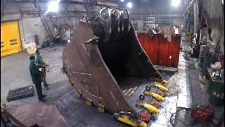 Heavy Duty Equipment Forging Machine & CNC Machine In Steel Mill. Bucket and Excavator Manufacturing