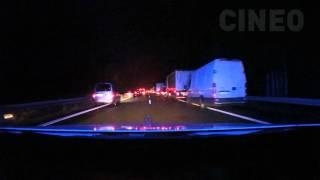 Autobahn-Polizei auf Einsatzfahrt durch Rettungsgasse zu schwerem Unfall (Nacht) - GoPro POV Dashcam