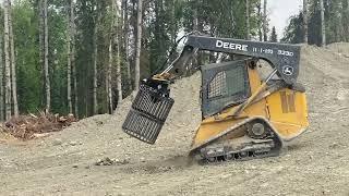 Flexxifinger gravel screen attachment for skidsteer arrives on the farm.  No more mud (I hope!)