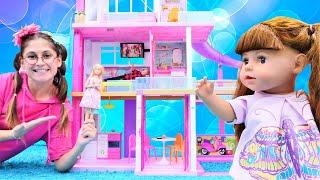 Kız videoları! Cicisu arkadaşı Oyuncak Bebek Ece ile Barbie rüya evini yerleştiriyor!