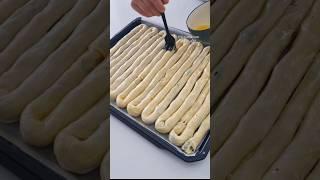 En pratik yöntemle ıspanaklı börek  #börek #delicious #shortvideo #halimeninmutfağıı