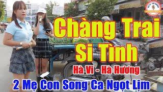 Chàng Trai Si Tình - 2 Mẹ Con Song Ca Khiến Cả Đường Phố Trầm Trồ Khen Hay | Hà Vi Hà Hương