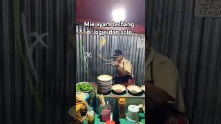 MIE AYAM NYA TERBANG KE LANGIT GUYSS  #kuliner #mieayamterbang #kulineryogya #solo #shortvideo