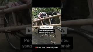 Mbah Badri penjual tangga keliling