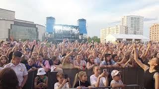 Егор Крид в Пензе: песни, общение со зрителем, кидание бутылок в толпу