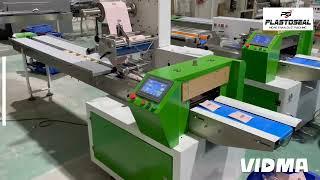 Flow wrapping machine