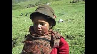 José Cusi Speaks Quechua with Andean girl on Lares Hike