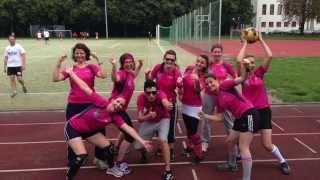 Die Pink Pocahontas spielen Fussball - CSD Sportsday