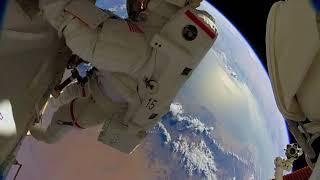 Una bolsa en órbita? caminata espacial con GoPro, astronauta pierde bolsa de herramientas