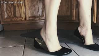 Walking around in Black Flats | | Heelspop